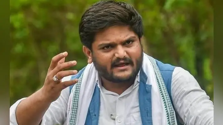 सूरत अग्निकांड : भूख हड़ताल की चेतावनी के बाद हार्दिक पटेल को हिरासत में लिया गया