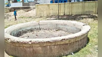 चिल्ड्रेन पार्क हुआ खंडहर, फव्वारा, लाइट व पौधे हो गये नष्ट