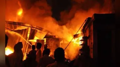 पार्क सर्कस स्टेशन के पास लोहापुल बाजार में लगी आग