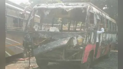 विधाननगर : बागुईहाटी बस स्टैंड में लगी आग, 12 गाड़ियां जलकर खाक