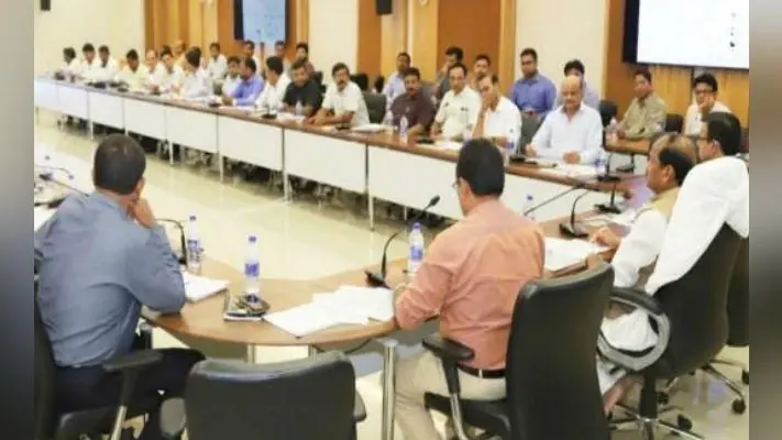 बिजली विभाग की समीक्षा बैठक में बोले CM रघुवर- हर हाल में टाइमलाइन पर कार्य पूरा करें