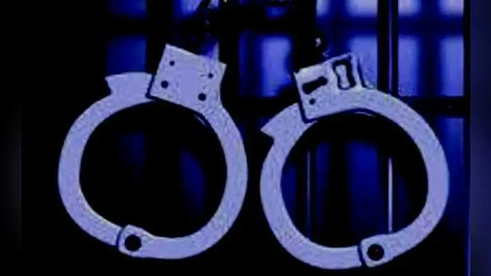 शराब माफिया ने झारखंड सरकार को लगाया 100 करोड़ का चूना, मोबाइल में मिले 150 करोड़ के अवैध ट्रांजैक्शन के रिकॉर्ड