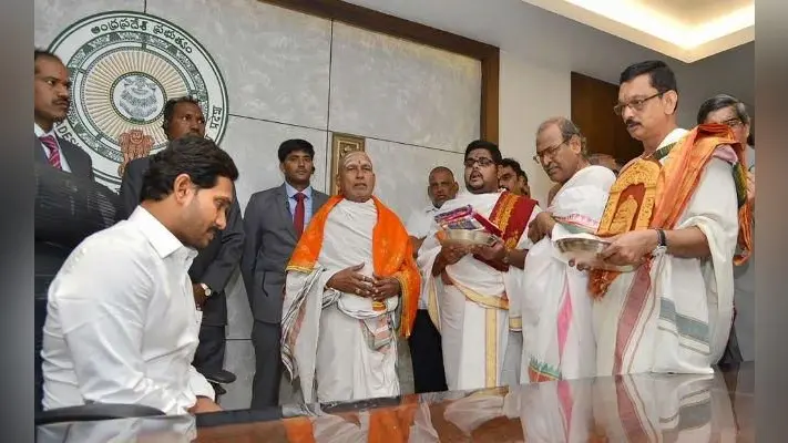 जगनमोहन रेड्डी के मंत्रिमंडल में पांच मंत्रियों को बनाया गया उप मुख्यमंत्री, किया गया विभागों का बंटवारा
