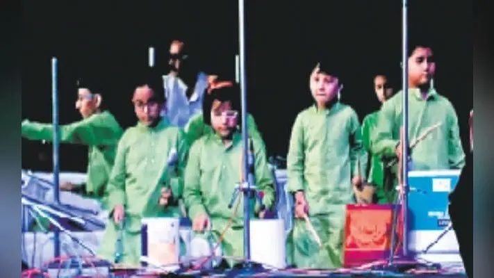 डिब्बों व थाली से निकाला फ्यूजन म्यूजिक