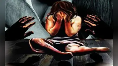 चाईबासा : अज्ञात महिला की अधजली लाश बरामद, गला रेत कर आंखें निकाल ली गयी है, दुष्कर्म की आशंका
