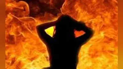 षष्टी पर पति से झगड़े के बाद पत्नी ने लगायी आग
