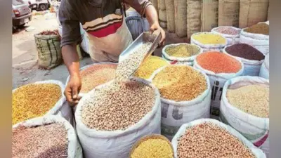 बेकाबू महंगाई से बेहाल लोग, महज एक साल में रसोई गैस 286 रुपया हुआ महंगा, तेल और दाल की कीमतें भी आसमान पर