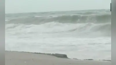 #CycloneVayu गुजरात तट के करीब पहुंचा, 1.6 लाख लोगों को दूसरी जगह भेजा गया, 15 ट्रेनें रद्द