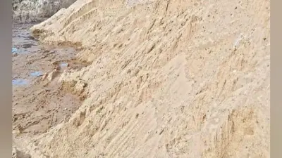 गुमला : बालू माफियाओं ने झोंकी प्रशासन की आंखों में धूल, जब्त वाहनों को लेकर भागे