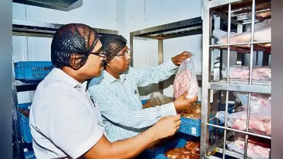 पटना : केएफसी के चिकन में लगा था खून, छापेमारी में हुआ खुलासा, 74 पैकेट किये गये जब्त