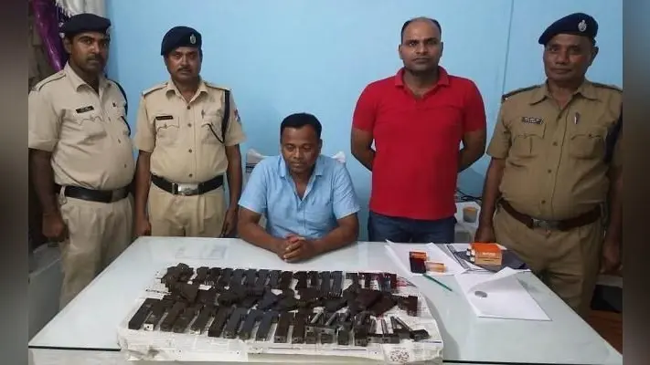 जमालपुर स्टेशन पर प्लास्टिक की बाल्टी से 57 पिस्टल के पार्ट्स बरामद