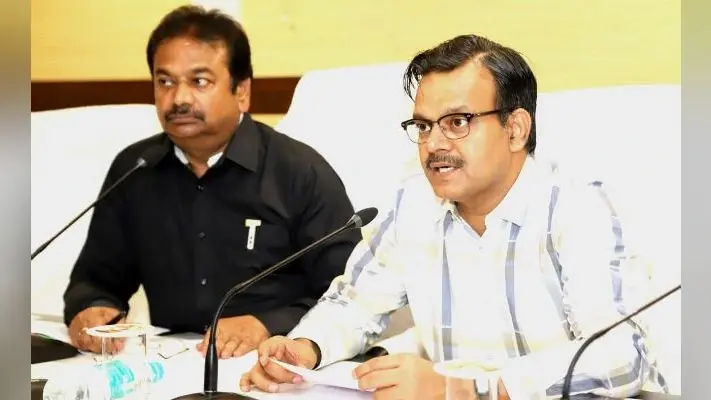 सभी जिले के उपायुक्त से मुख्यमंत्री के प्रधान सचिव ने की बात, कहा : घर-घर पहुंचे योग का संदेश