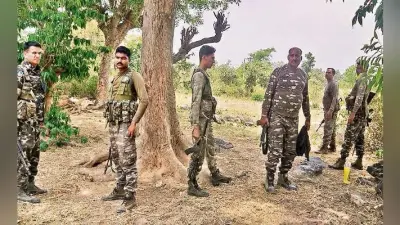 जमशेदपुर : तीन घेरे में थे नक्सली, दो पिस्तौल, तीन इंसास लूटकर भागे