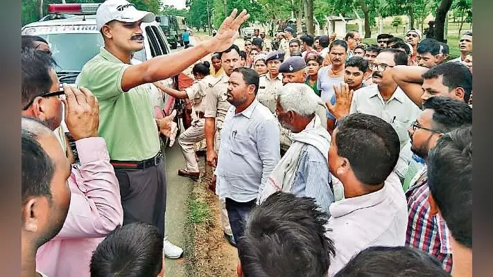 मेसरा : सेना पर हनुमान की प्रतिमा गिराने का लगाया आरोप