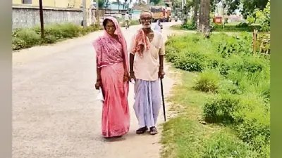 सहरसा : बेटे व बहुओं ने वृद्ध माता-पिता को घर से निकाला
