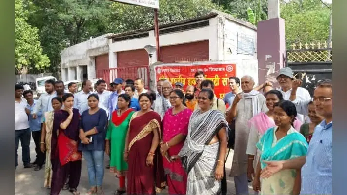पेंशनर्स एसोसिएशन ने अपनी मांग के लिए रांची जीपीओ में दिया धरना