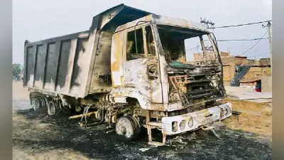 आरा : हादसे में युवक की मौत, लोगों ने डंपर फूंका