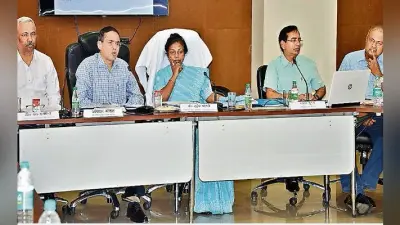 रांची : मंत्री डॉ लुईस मरांडी ने विभाग के अधिकारियों से कहा, सहायिका-सेविका को मानदेय मिलने के बाद ही लें तनख्वाह