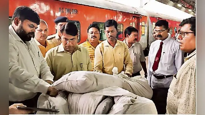 रांची : एडीआरएम ने राजधानी एक्सप्रेस की जांच की