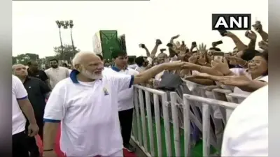 #YogaDay2019: बोले पीएम मोदी- योग सबका-सब योग के, गरीब-आदिवासियों के घर तक लेकर जानी है योग की यात्रा