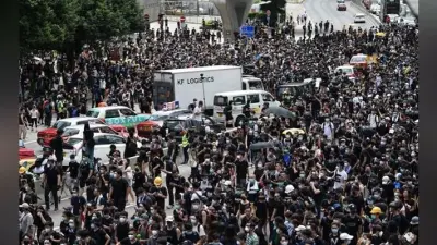 Hong Kong में विधेयक के खिलाफ प्रदर्शन तेज, कैरी लैम के इस्तीफे पर अड़े प्रदर्शनकारी