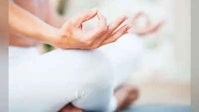 स्कूलों में योग शिक्षा अनिवार्य करे सरकार