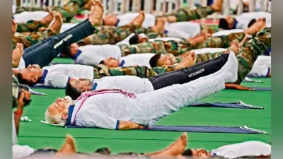 बारिश में भी नहीं थमा उत्साह, प्रधानमंत्री नरेंद्र मोदी संग 40 हजार लोगों ने किया योग