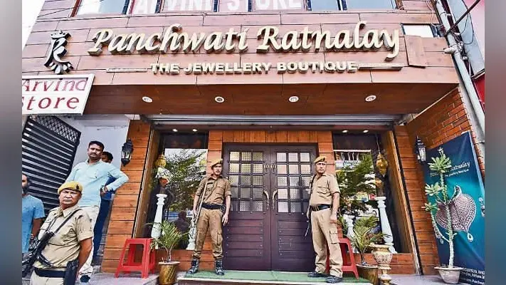 पटना : ज्वेलरी दुकान में डकैती, पांच करोड़ के आभूषण और 13 लाख कैश लूटे