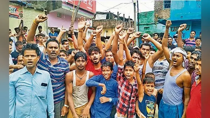 सीवान में दो व्यवसायियों से लूट, पिता-पुत्र को मारी गोली