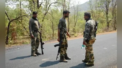 नक्सलियों से निबटने और आदिवासियों के रीब जाने के लिए दंतेवाड़ा के जवान सीख रहे हैं गोंडी बोली