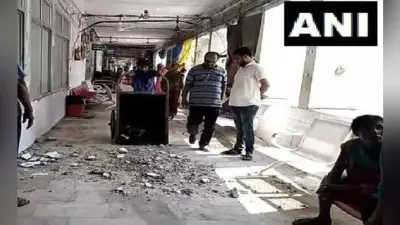 मुजफ्फरपुर : SKMCH के ICU वार्ड के बाहर गिरी छत, AES से पीड़ित दर्जनों बच्चे अस्पताल में हैं भर्ती