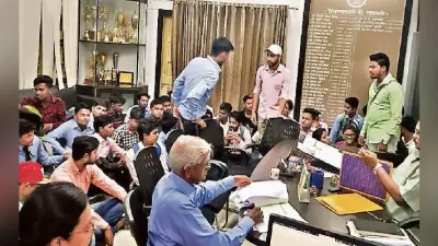 रांची : शुल्क वृध्दि के विरोध में आजसू छात्र संघ का प्रदर्शन, नारेबाजी