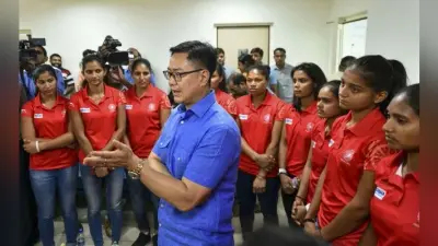 FIH सीरीज फाइनल्स का खिताब जीतने वाली भारतीय महिला हॉकी टीम से मिले खेल मंत्री रीजीजू