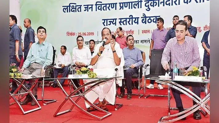 डीलरों ने मानदेय की मांग की, सीएम बोले हर माह मिलेंगे एक हजार रुपये
