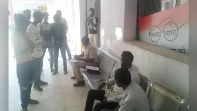 गुमला : बाराती गाड़ी की छत से गिरकर दो युवकों की मौत