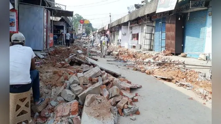 सिमडेगा : प्रशासन ने चलाया अतिक्रमण हटाओ अभियान, लोगों ने सराहा