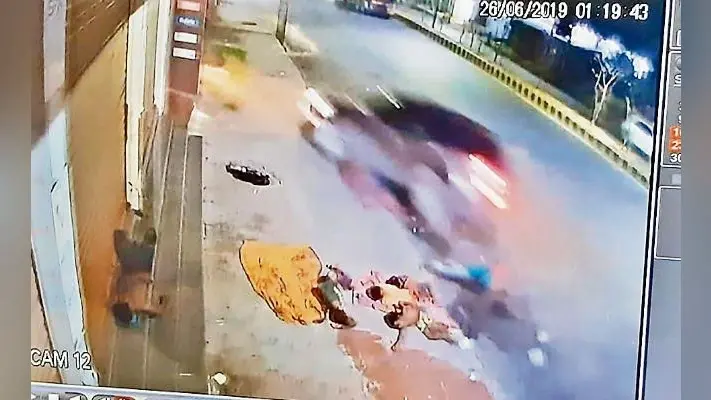 अनियंत्रित गाड़ी से कुचल कर मौत मामला : रात 11 बजे सोये और एक बजे हो गया हादसा