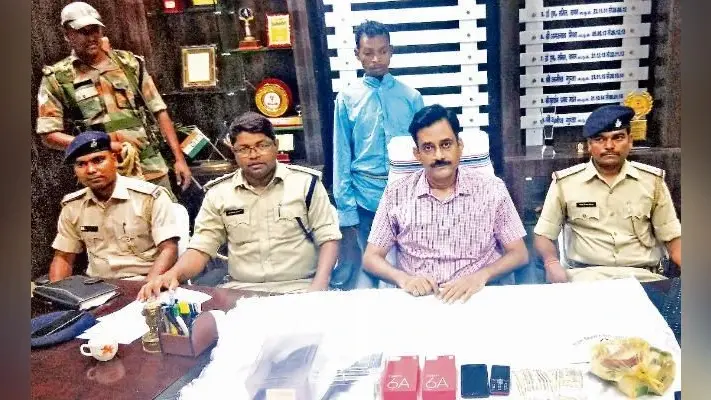 खूंटी : पीएलएफआइ का सदस्य पकड़ाया, हथियार बरामद