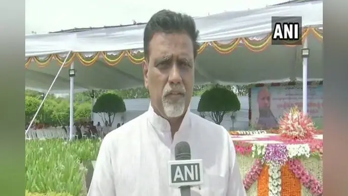 नरसिम्हा राव के पोते ने कहा- पूर्व पीएम के साथ किया गया अन्याय, सोनिया- राहुल मांगें माफी