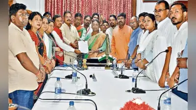 रांची : राज्यपाल से भाजपा के एसटी सांसद और विधायकों ने की मुलाकात, कहा आदिवासी जमीन से कब्जा हटाया जाये