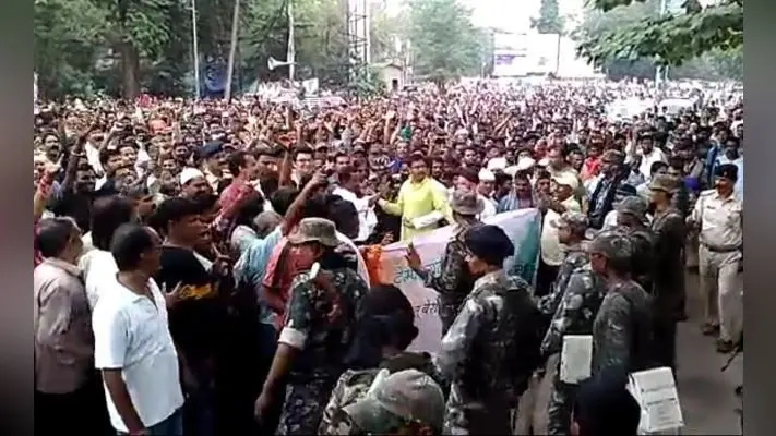 न्यूटाउन : कट मनी को लेकर विरोध-प्रदर्शन