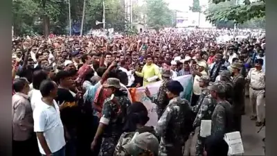 न्यूटाउन : कट मनी को लेकर विरोध-प्रदर्शन