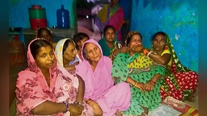 पुणे हादसा : पहले ही बिल्डर को किया था आगाह, मजदूरों के गांवों में नहीं जले चूल्हे, कहीं छिन गया बूढ़ी मां का सहारा