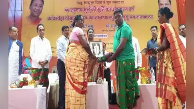 राज्यपाल द्रोपदी मुर्मू ने की ”ओलचिकी” के जनक पं रघुनाथ मुर्मू की प्रतिमा का अनावरण