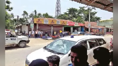 दिनहाटा में विधायक उदयन गुहा की गाड़ी पर हमला