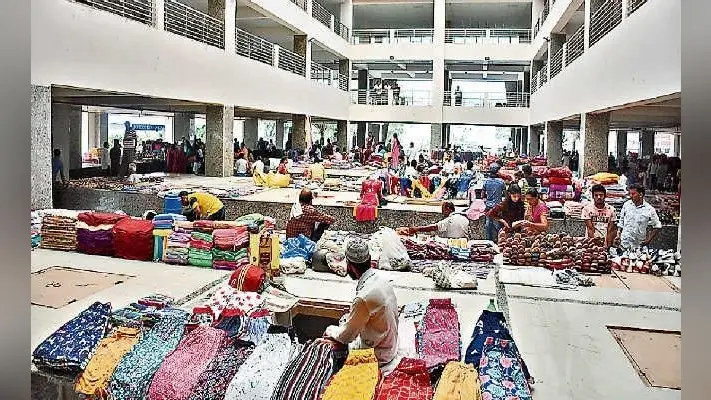 रांची : वेंडर्स मार्केट में पहले दिन 250 से अधिक दुकानें लगीं