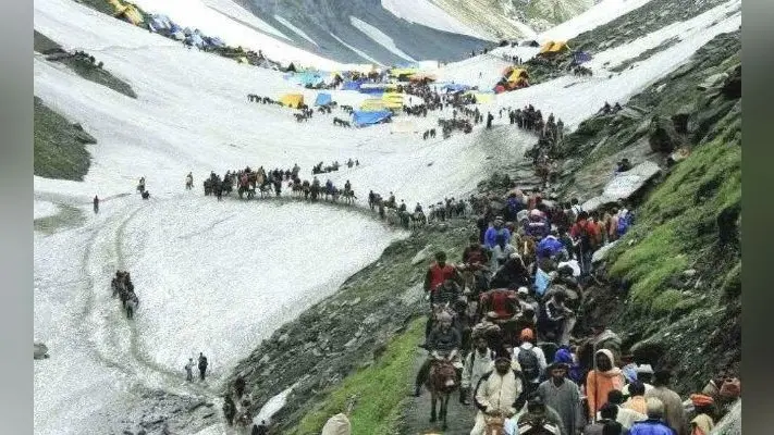 अमरनाथ यात्राः पहले दिन आठ हजार से अधिक श्रद्धालुओं ने किये पवित्र गुफा के दर्शन