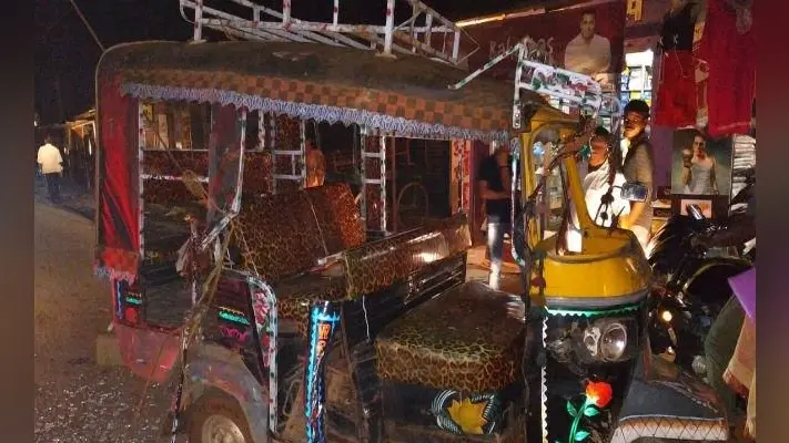 गुमला में अलग-अलग सड़क हादसों में दो लोगों की मौत, 20 घायल