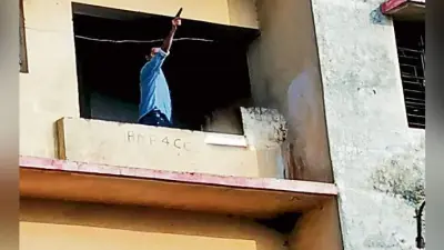 भोजपुर : पुलिस ने की हवाई फायरिंग गुस्सायी भीड़ ने बरसाये पत्थर