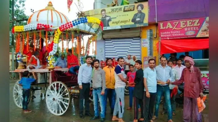 बड़कागांव : रथयात्रा मेले में उमड़ी भक्तों की भीड़, सुबह से होती रही पूजा-अर्चना